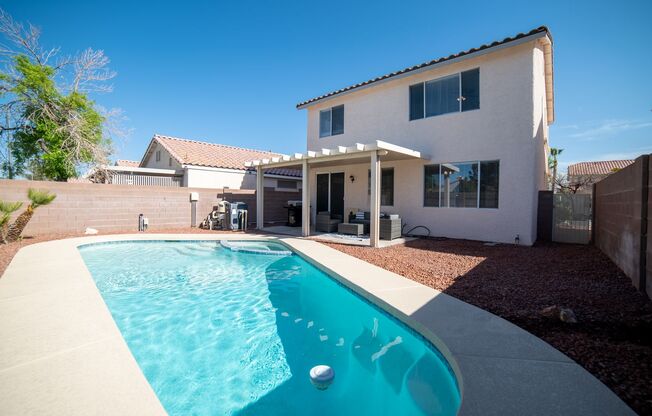 Beautiful home with POOL and spa located near Summerlin