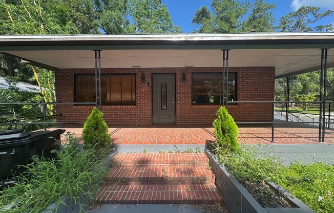 6/3 within Walking Distance to Campus!!