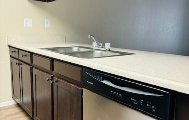 2 beds, 1 bath, 830 sqft, $1,349, Unit 140