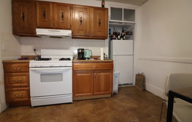3 beds, 1 bath, $4,795, Unit 10
