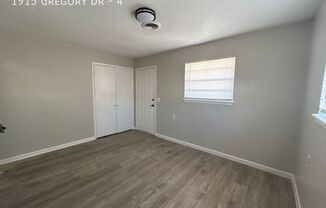 1915 GREGORY DR