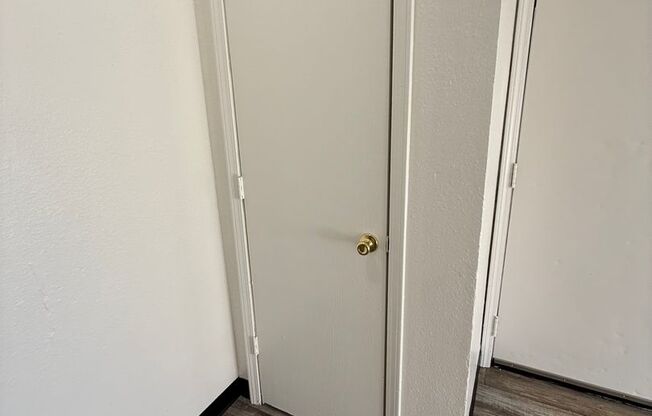 3 beds, 1.5 baths, 1,140 sqft, $1,199, Unit 405-102