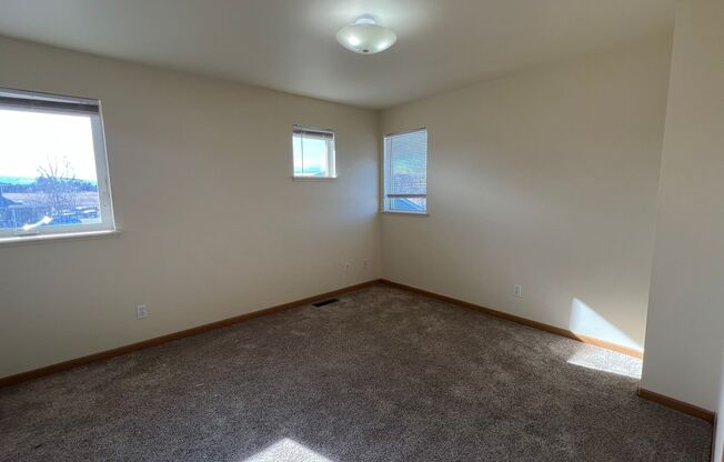 2 beds, 1 bath, 868 sqft, $1,605, Unit 7