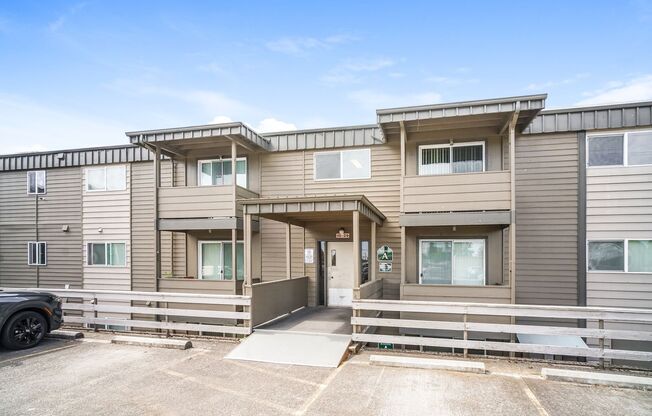 Live Close. Live Comfortable. Welcome to The Riviera Apartments in Corvallis, Oregon