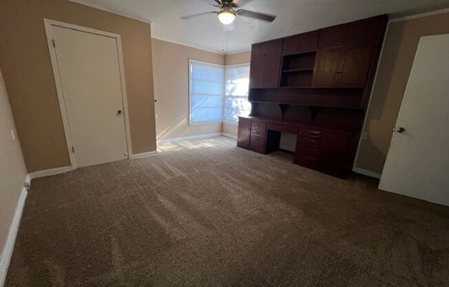 2 beds, 1 bath, $1,095