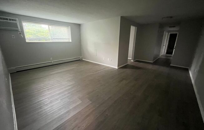 2 beds, 1 bath, 875 sqft, $1,050, Unit O103