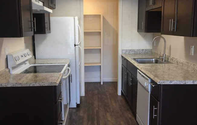 2 beds, 1 bath, 950 sqft, $1,225, Unit 116
