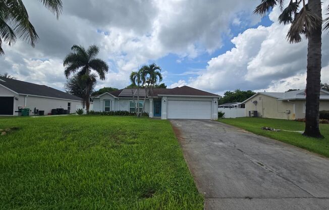 Port St. Lucie Single-Family home with Fenced Yard and Pool! FULLY FURNISHED!