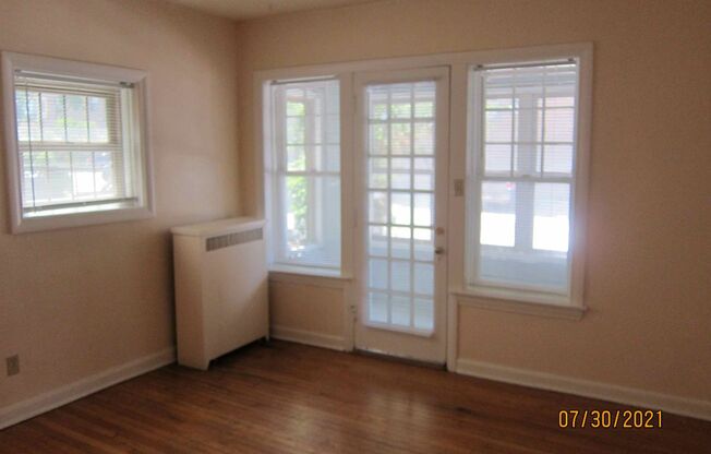 Available July 2024 Large Remodeled 1 Bedroom Apartment with Free Heat!