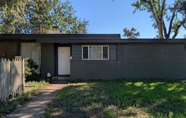 Spacious, Vintage 1950's Ranch-Home