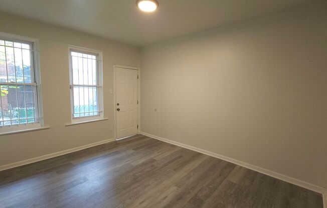 2 beds, 1 bath, 1,000 sqft, $1,050, Unit 1829 S 58th St 1st floor