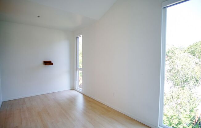 Top Floor Urban 1-Bed w/Vaulted Ceilings, Washer/Dryer + DW