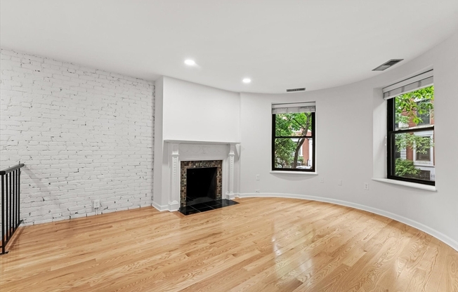 2 beds, 1.5 baths, 1,024 sqft, $4,600, Unit 102