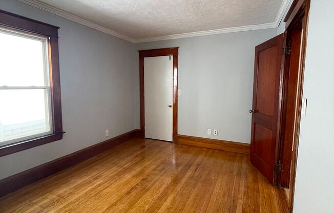 2 beds, 1 bath, $2,000, Unit B