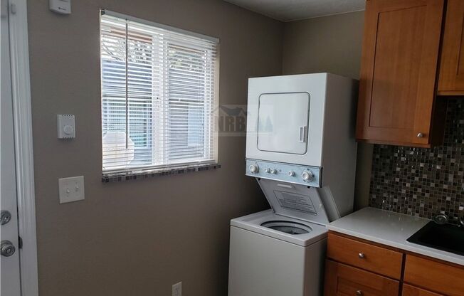 2 beds, 1 bath, 650 sqft, $1,395, Unit Unit 1