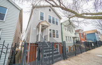 1838 W 21 PL