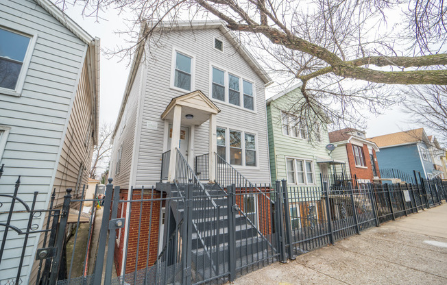1838 W 21 PL