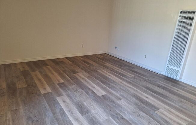 FOUR-UNIT APT - 7300r