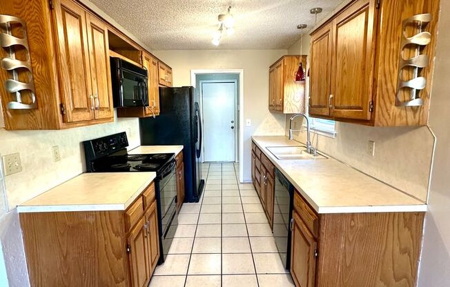 3 beds, 2 baths, $1,750