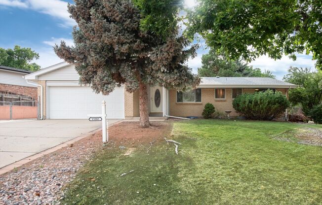 Vintage 5 bed Home in Green Mountain Estates! Available Now!