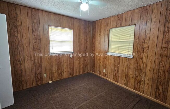 2 beds, 1 bath, $990