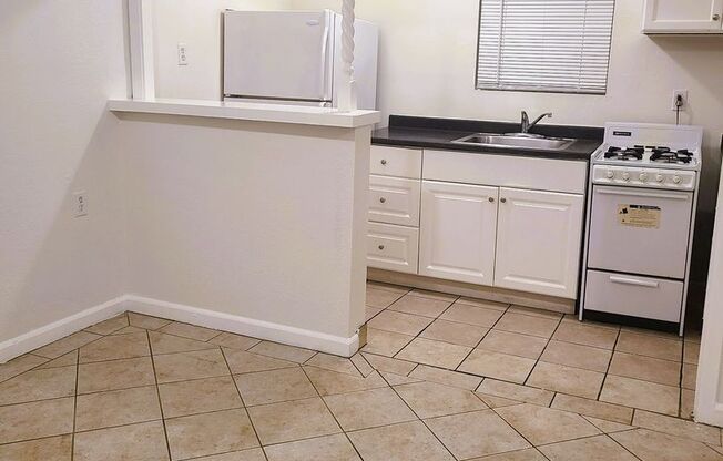 1425 MacArthur Blvd (aka 1425 Grand Ave)