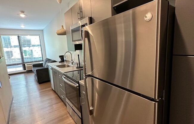 Studio, 1 bath, 425 sqft, $1,440, Unit 122 - Furnished