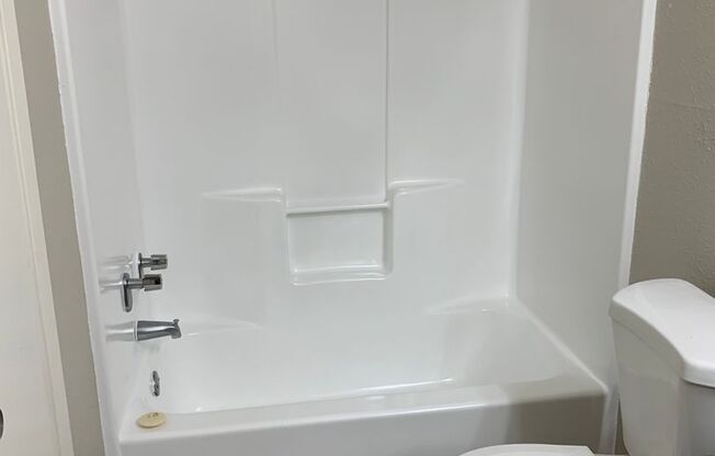 2 beds, 1 bath, 897 sqft, $1,050, Unit 2210