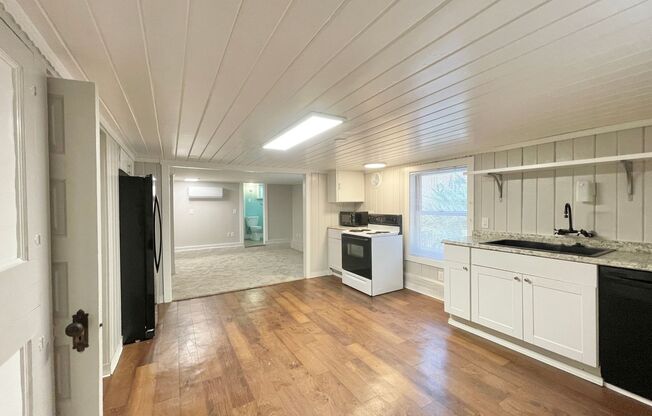 MIDTOWN / ICE BLOCKS Spacious 2 Bed 1.5 Bath Duplex in Great Location! 1915 1/2 18th St