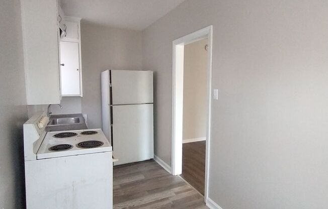 $550- 1 bed 1 bath - Duplex located in the Sunflower neighborhood