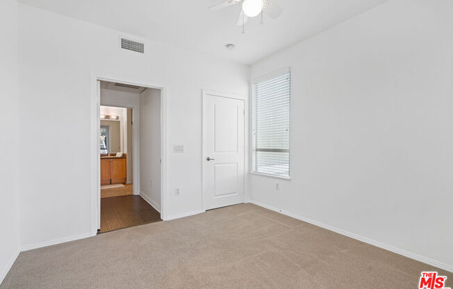 1 bed, 1 bath, 910 sqft, $2,900, Unit 355