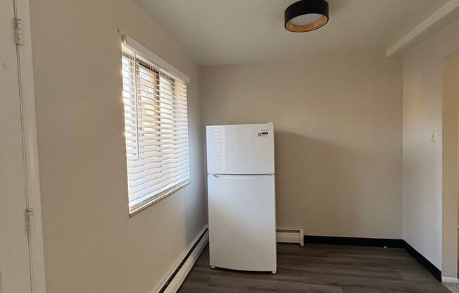 2 beds, 1 bath, 850 sqft, $1,350, Unit 3