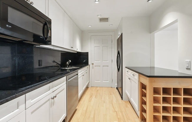 2 beds, 2 baths, 1,210 sqft, $5,500, Unit W907