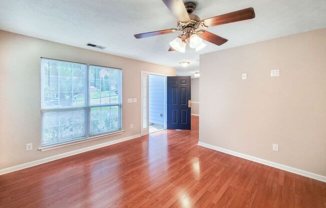 Inviting 3-Bedroom, 2.5-Bath Home in Quiet Cul-de-Sac – Springchase Community, Austell