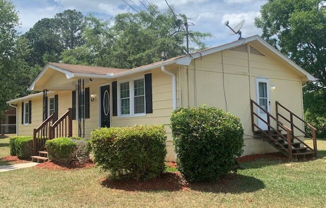 4BR / 2 Bath in Hampton with large backyard!