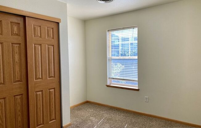 Classic Campus West Apartment