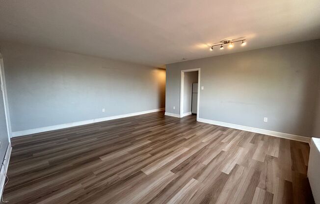 2 beds, 1 bath, 800 sqft, $1,720, Unit 6230 Fifth Ave. #320D