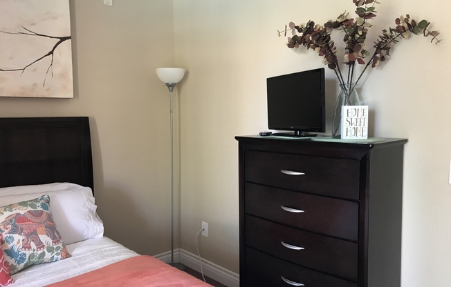2 beds, 2 baths, $2,400, Unit # 206