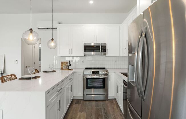 2 beds, 2 baths, 880 sqft, $3,995, Unit O