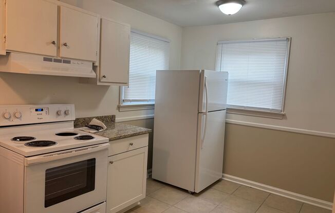 3 BEDROOM, 1 BATH, 900 SQ FT, GAS HEAT, WINDOW AC