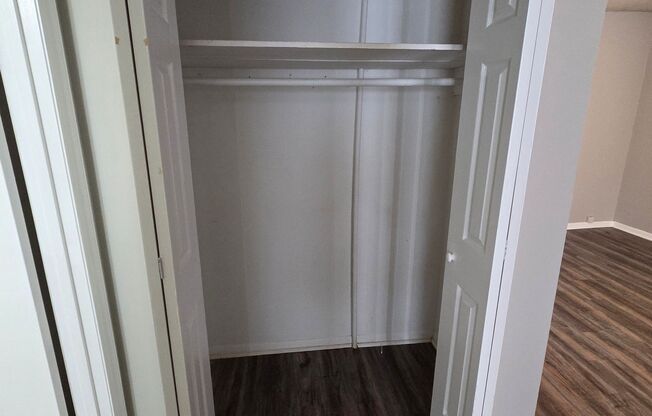 1 bed, 1 bath, 800 sqft, $800, Unit 08