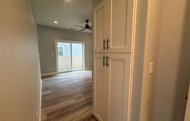 3 beds, 3 baths, $2,975, Unit 230