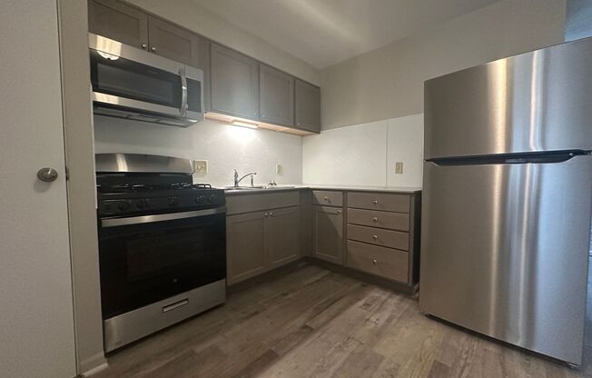 1 bed, 1 bath, 575 sqft, $973, Unit 71