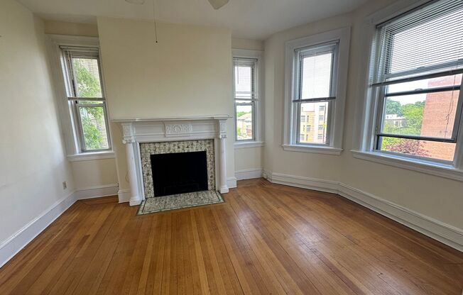 1 bed, 1 bath, 550 sqft, $2,400, Unit 44