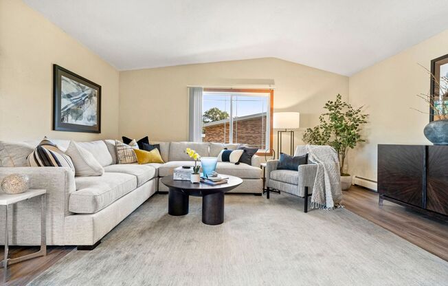 1 bed, 1 bath, 800 sqft, $1,249, Unit 05-308