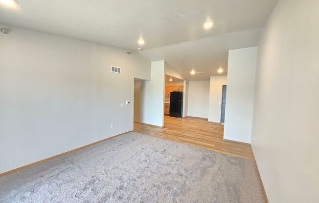 2 beds, 1 bath, 1,006 sqft, $1,230, Unit 3500 303