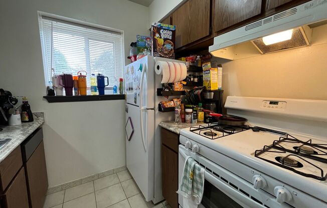 2 beds, 1 bath, $1,295, Unit 201