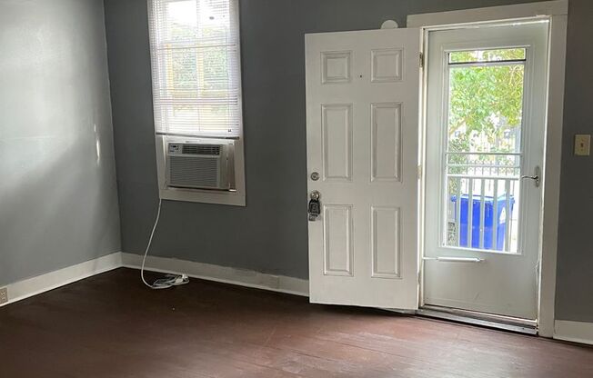 Nice 1 bedroom, 1 bath rental on Coming Street.  Available now...