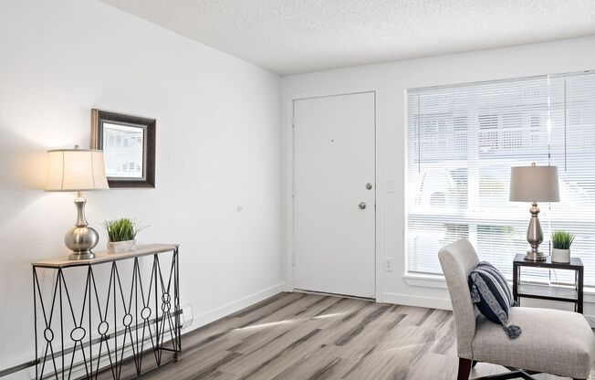2 beds, 1 bath, 850 sqft, $1,750, Unit Unit 20