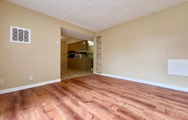 2 beds, 1 bath, 1,000 sqft, $1,195, Unit Unit 7